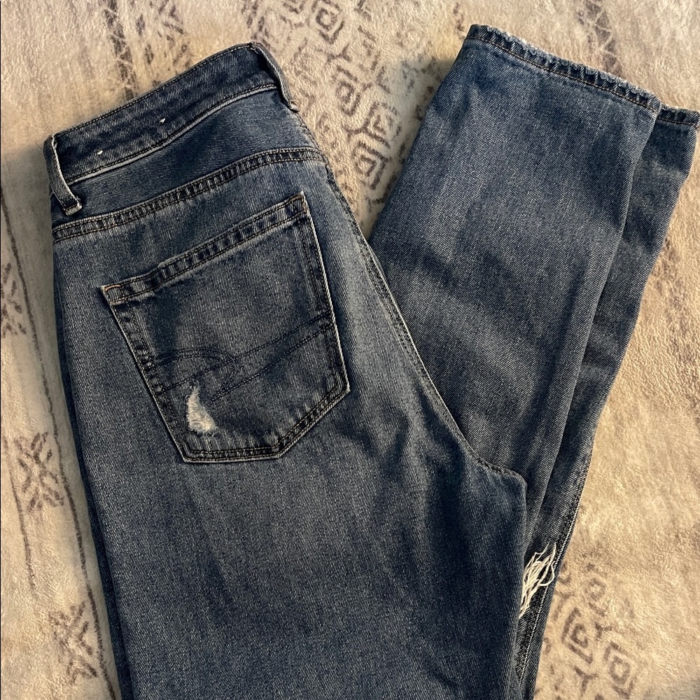 American Eagle Mom Jean Distressed size 4
